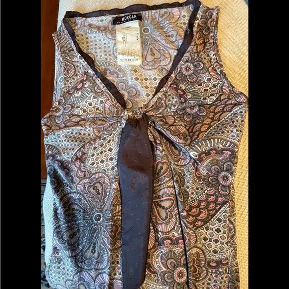 Nice top - Picture 2 of 2